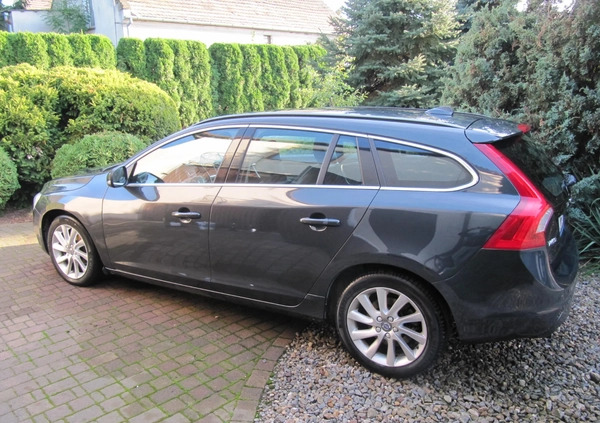 Volvo V60 cena 53900 przebieg: 76000, rok produkcji 2016 z Siechnice małe 191